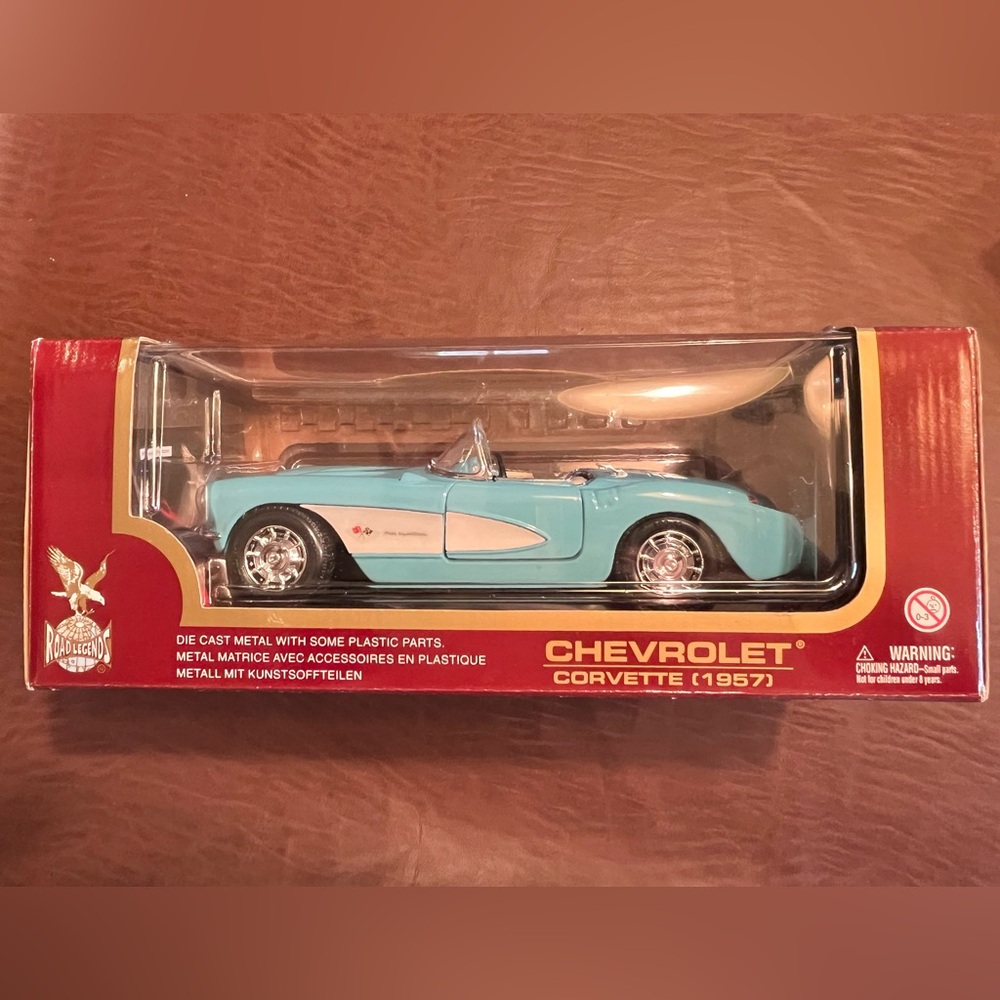 Road Legends 1:18 1957 Chevrolet Corvette Covertible Blue Diecast No. 92018 VTG